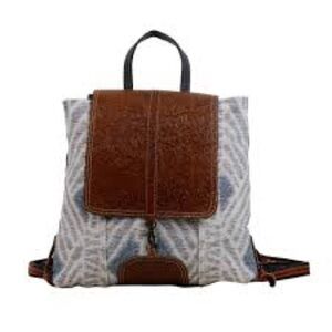 Myra 
Backpack
Leather and soft stripes 
Boho classic